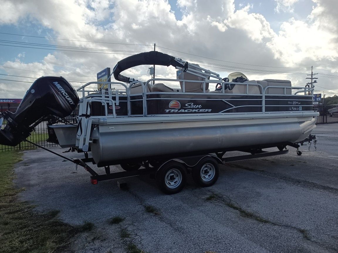 2019 Sun Tracker Dlx 20 Foot