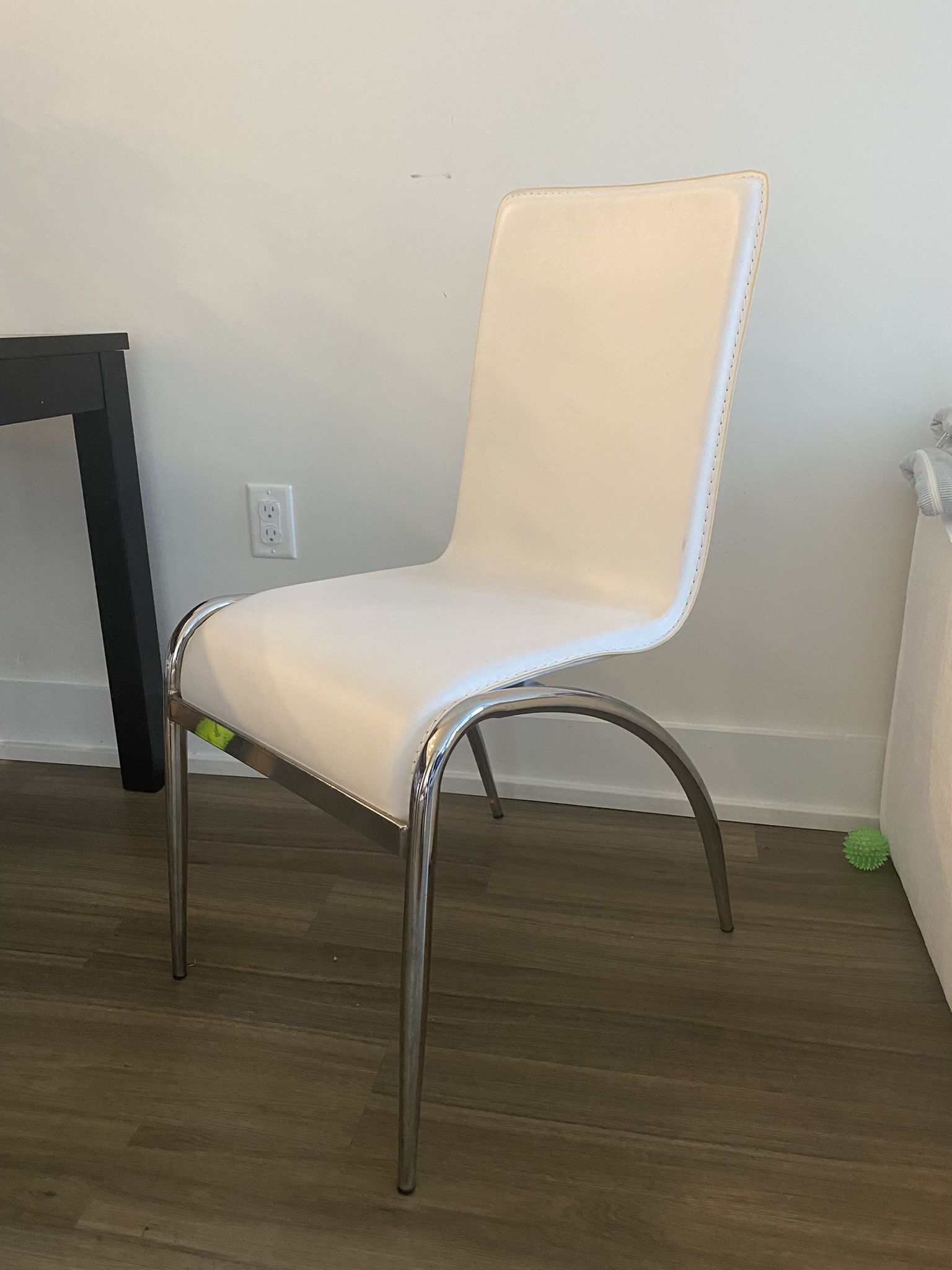 White Faux Leather  Dining Chairs Set Of (4-6) (Price Can Be Discussed)