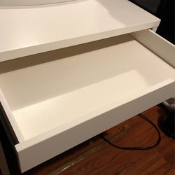 IMPRESSIONS WHITE VANITY (everything Included)  Thumbnail