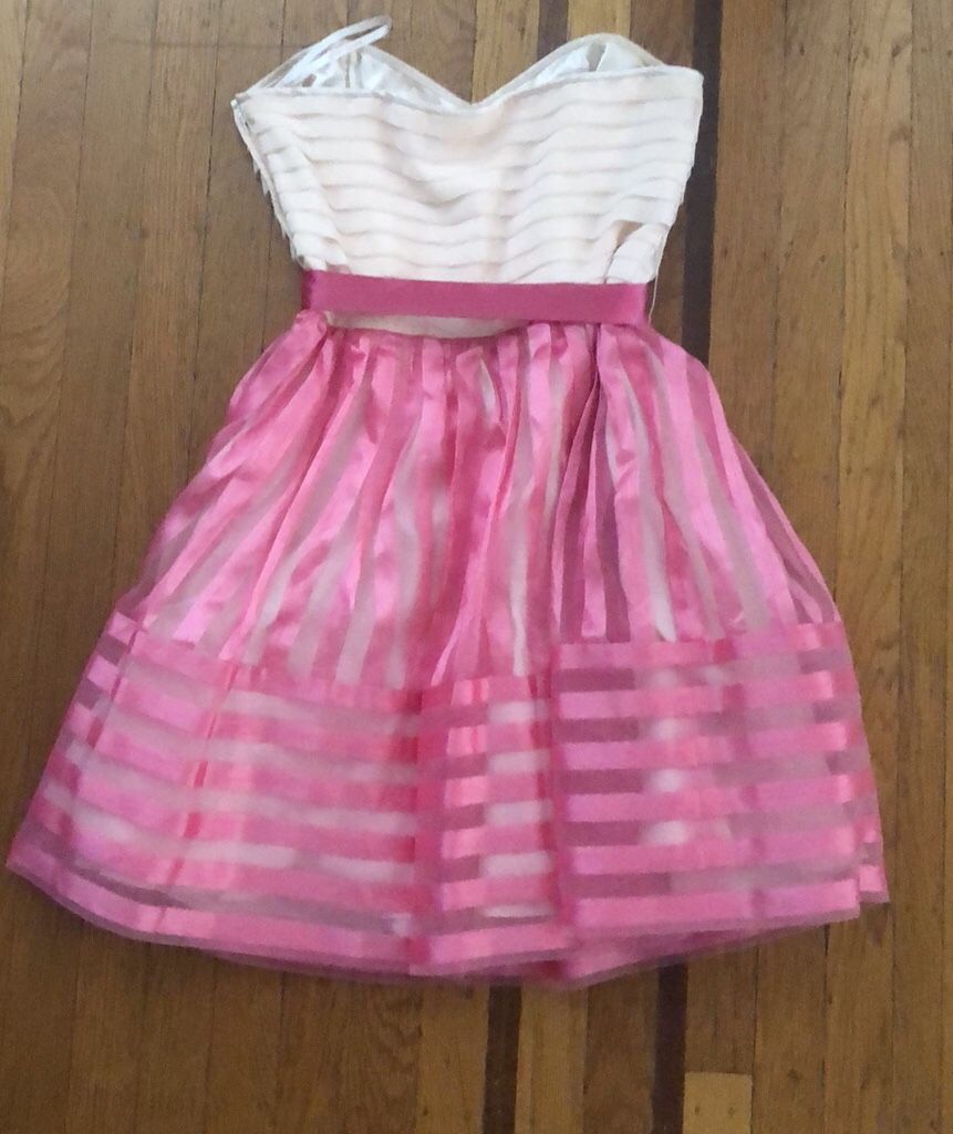 Women’s Betsey Johnson pink cocktail dress 8 6 ruffled