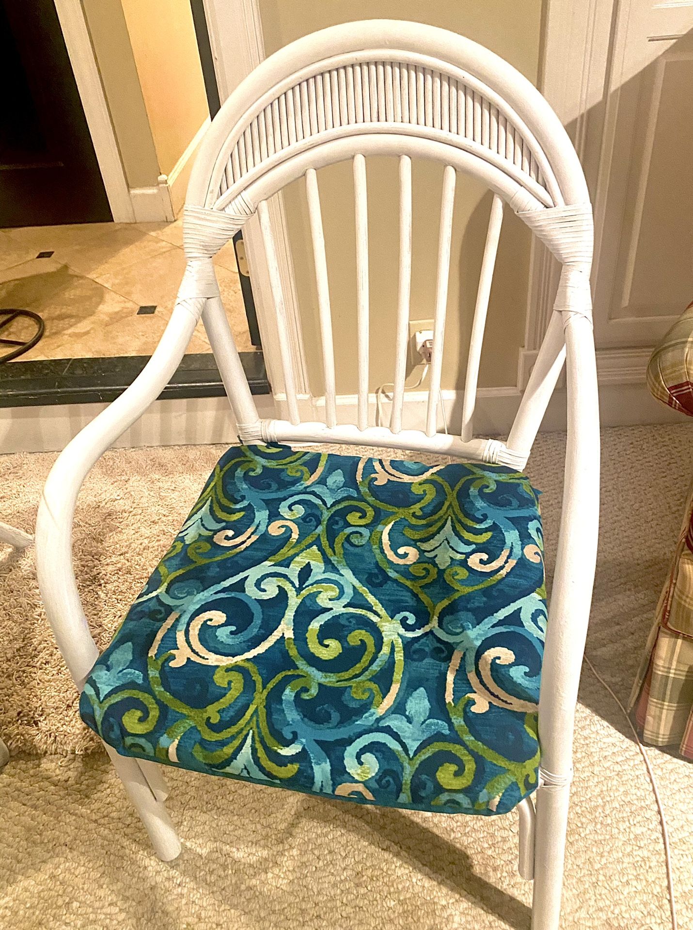 Awesome Table & 4 Chairs