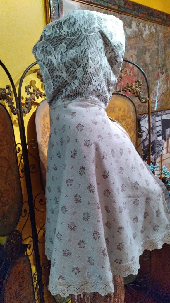 Vintage Handmade by Noemi's Knick Knacks Cape, Shawl