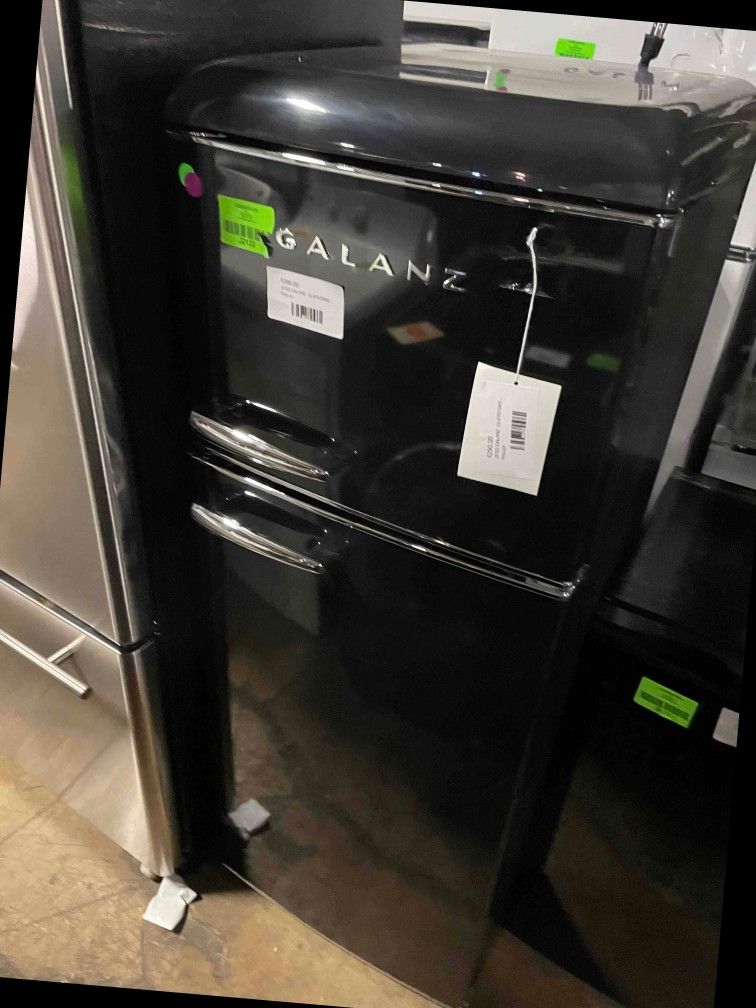 GALANZ GLR76TBKER 7.6 cu.ft. Retro Mini Refrigerator for Sale in