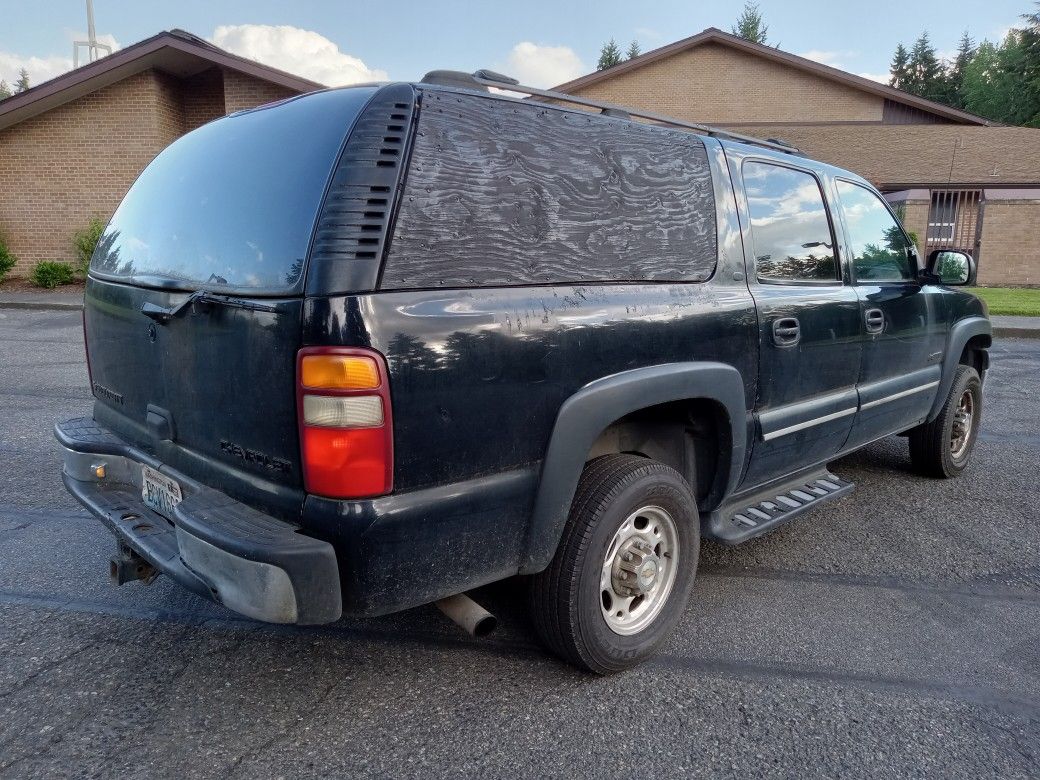 Chevrolet Suburban 4x4 6.0L 3/4 Ton