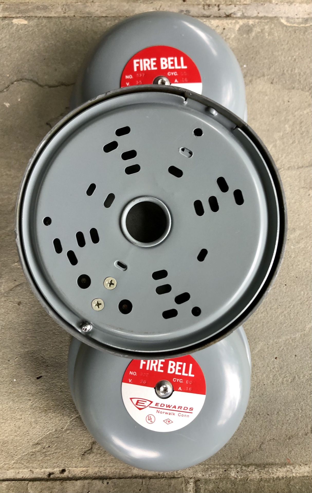 3 Edwards Fire Bell - No.327 CYC. DC - V. 20 - A. .18