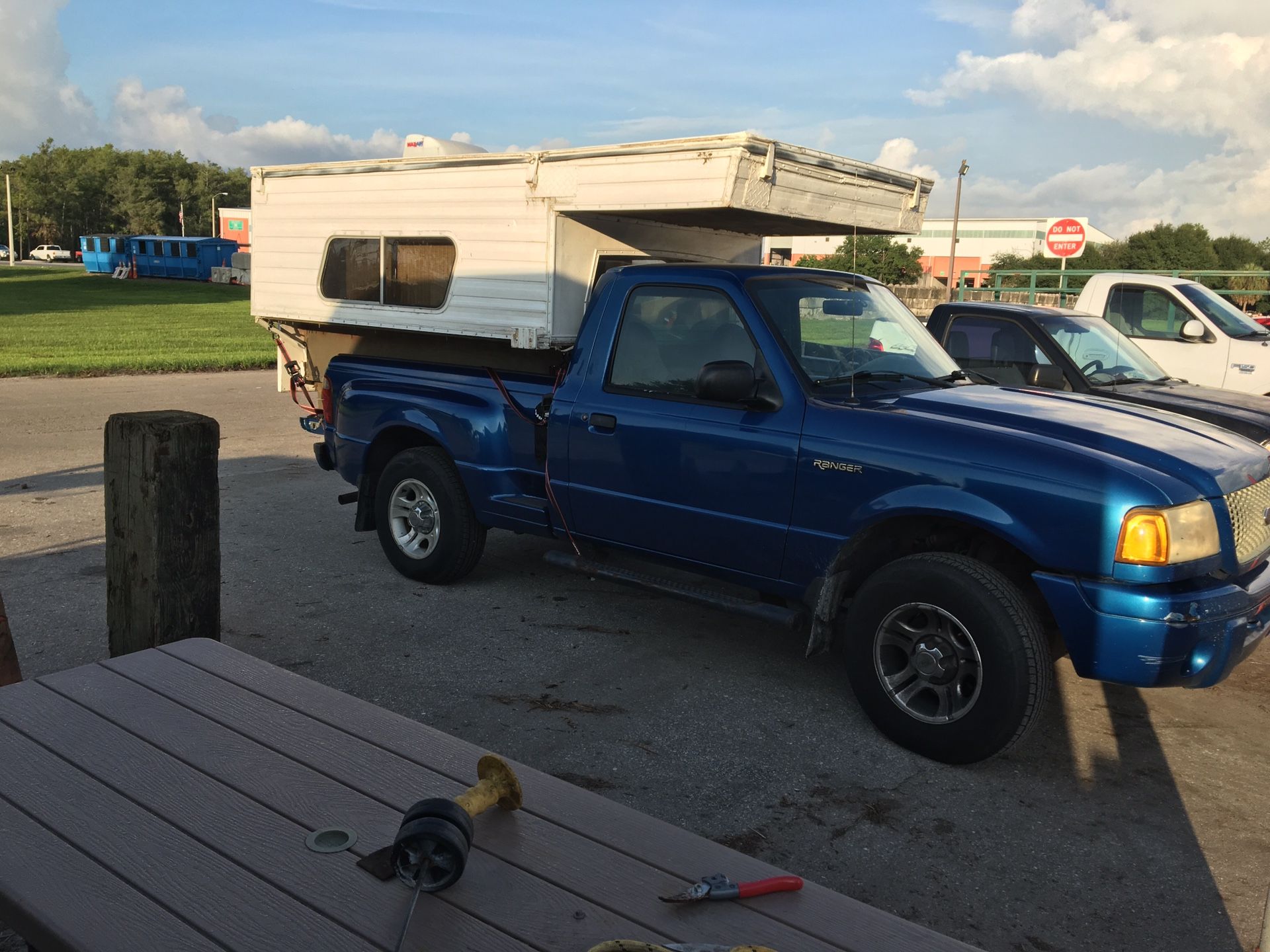 Pop up truck bed camper topper