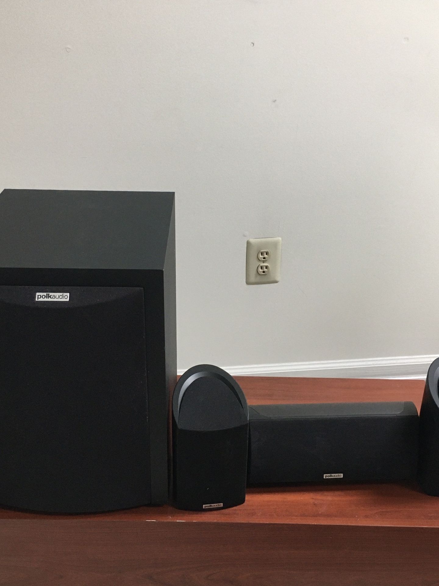 Polk Audio Subwoofer And 3 Speakers!!