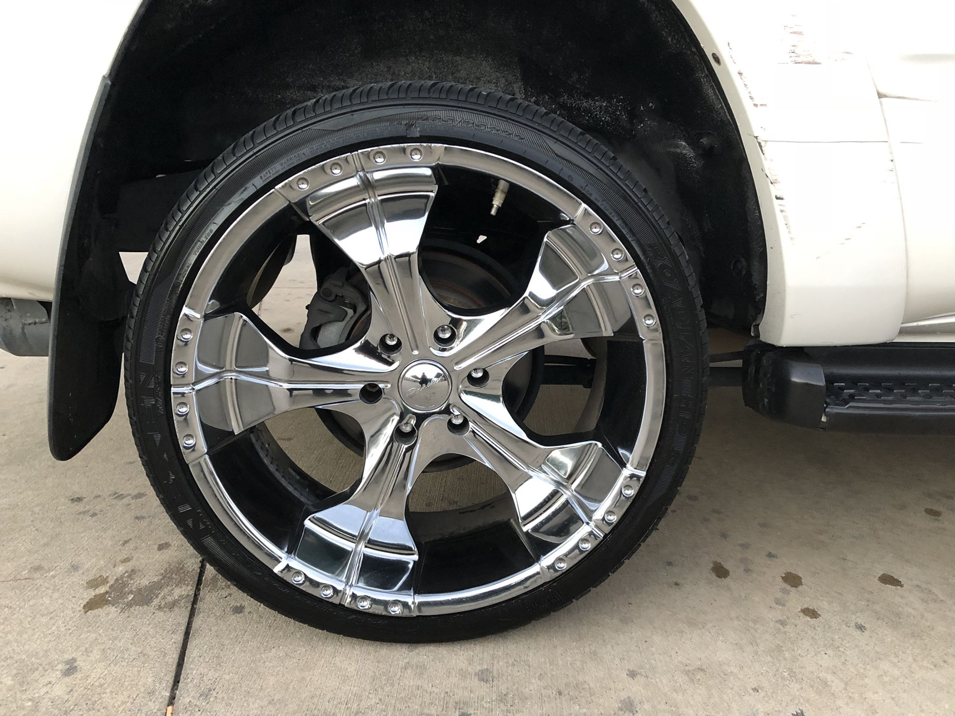 Vendo Rines y llantas 22” 265/35 for Sale in Houston, TX OfferUp
