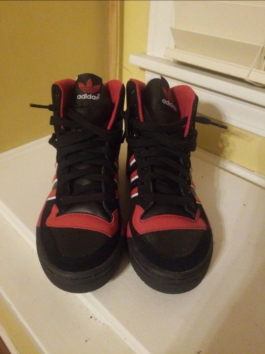 Adidas Youth Size 5.5