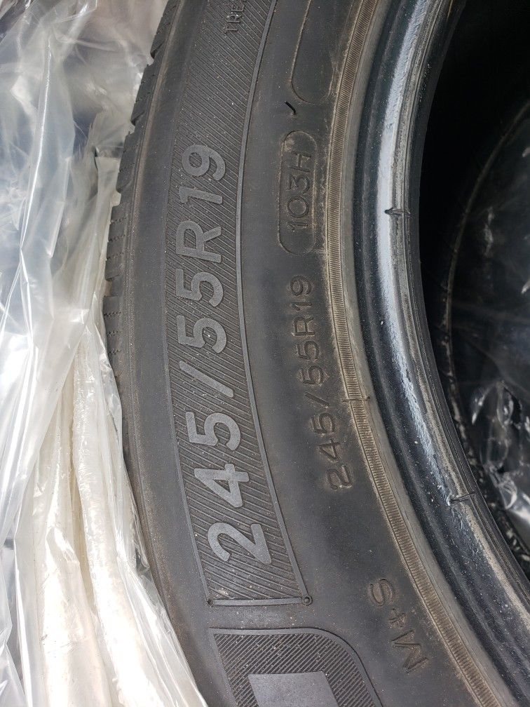 Two Michelin Defender LTX M/S 245/55R19