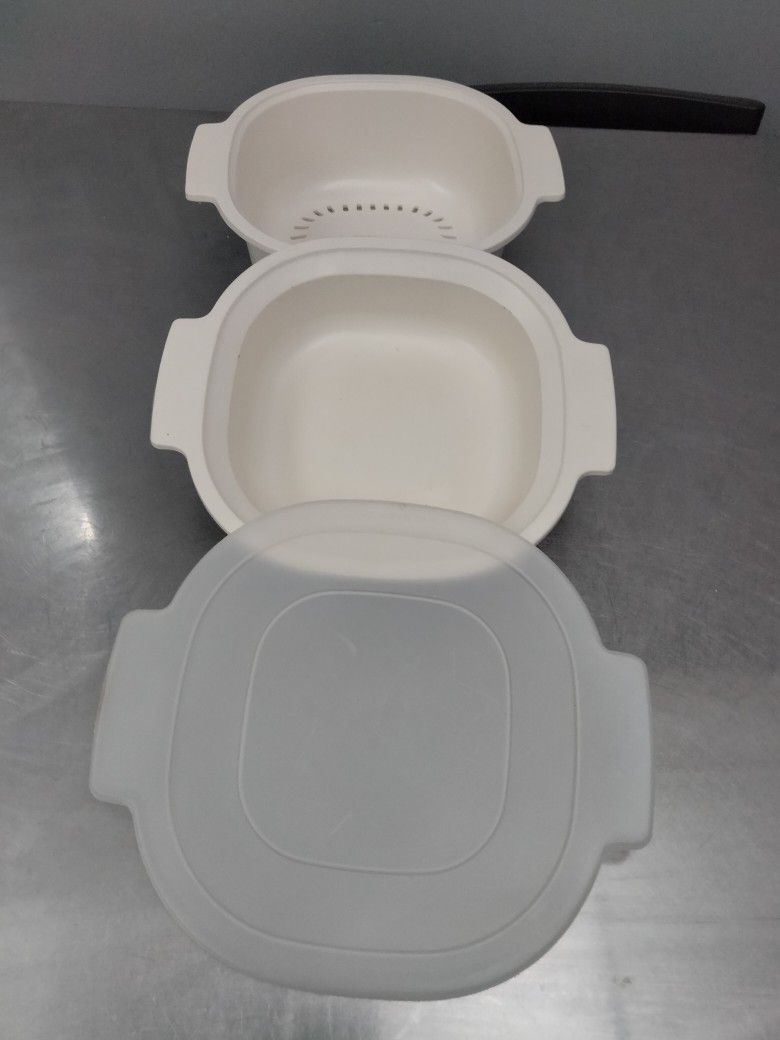 Rubbermaid Microwave Cookware 3 Pieces Set.