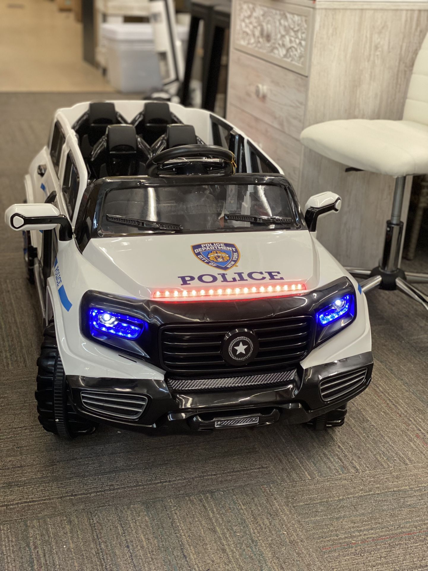 💫Brand New💫 NYPD Police Car 12V Ride-On