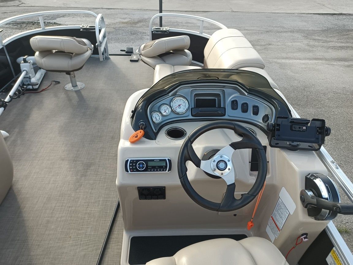 2019 Sun Tracker Dlx 20 Foot