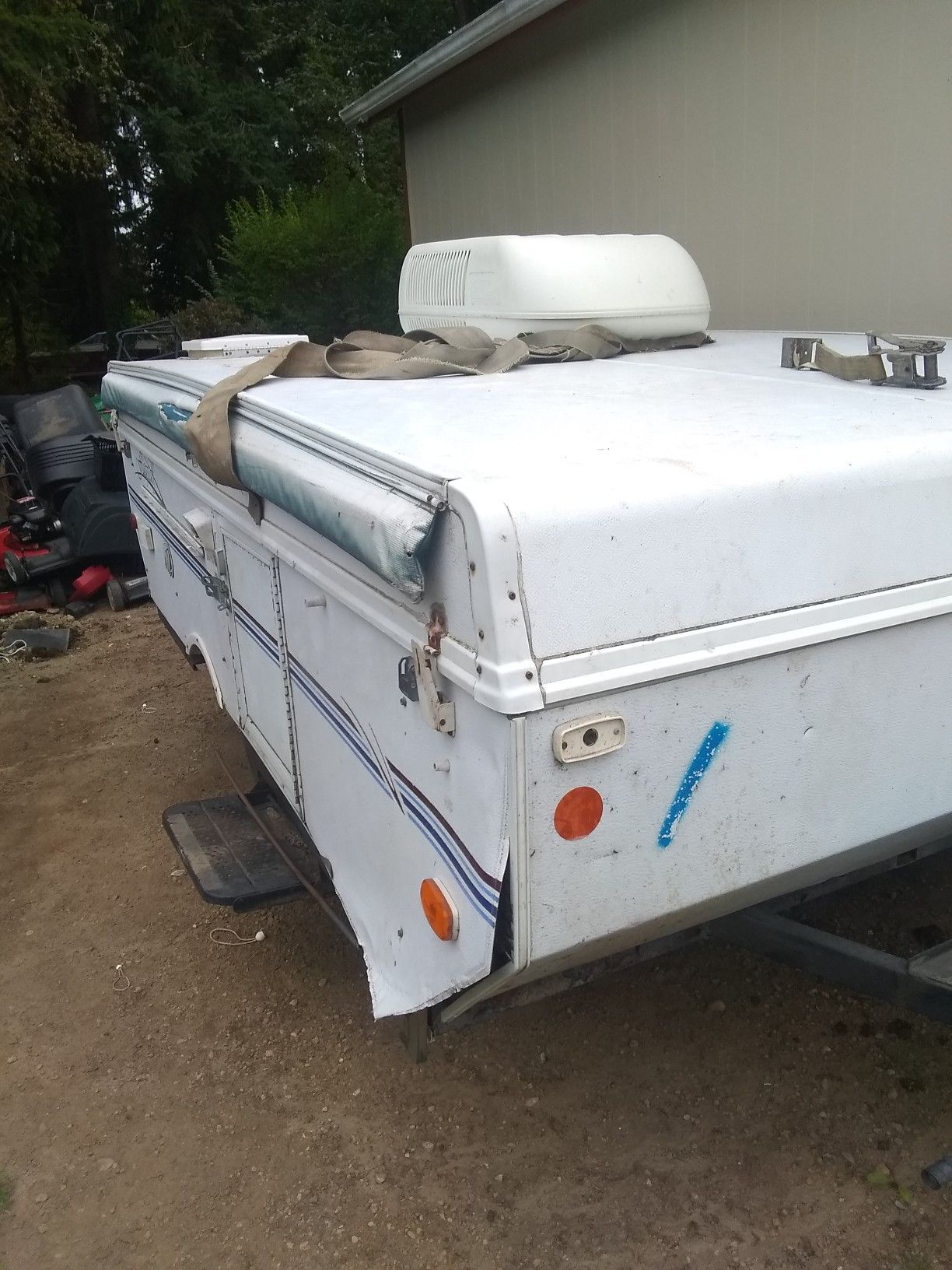 Tent trailer