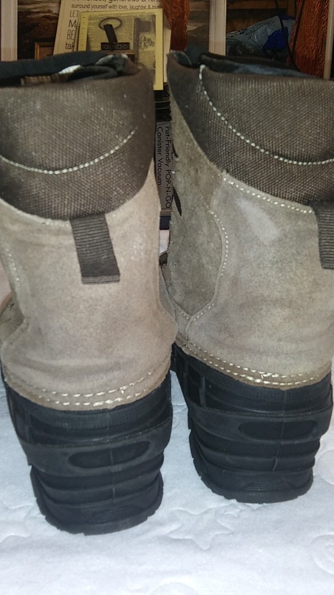 (SIZE 9) Itasca boots in gently worn condition, Style - Grand Forks lace up with Thinsulate in brown suede - black rubber upper