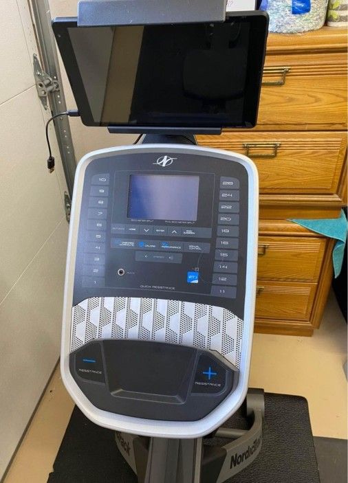 NordicTrack RW500 Rowing Machine