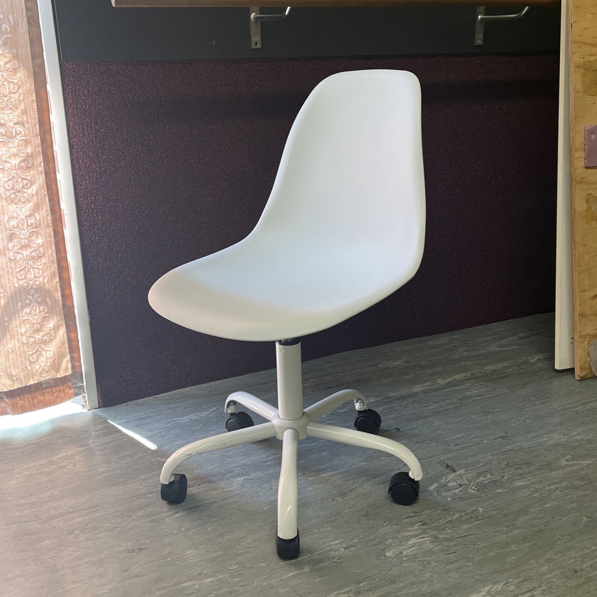 White Swivel Rolling Chairs (4 Available)