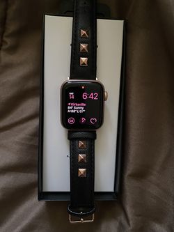 Apple Watch SE 40 MM Gold Aluminum/Starlight Band Thumbnail