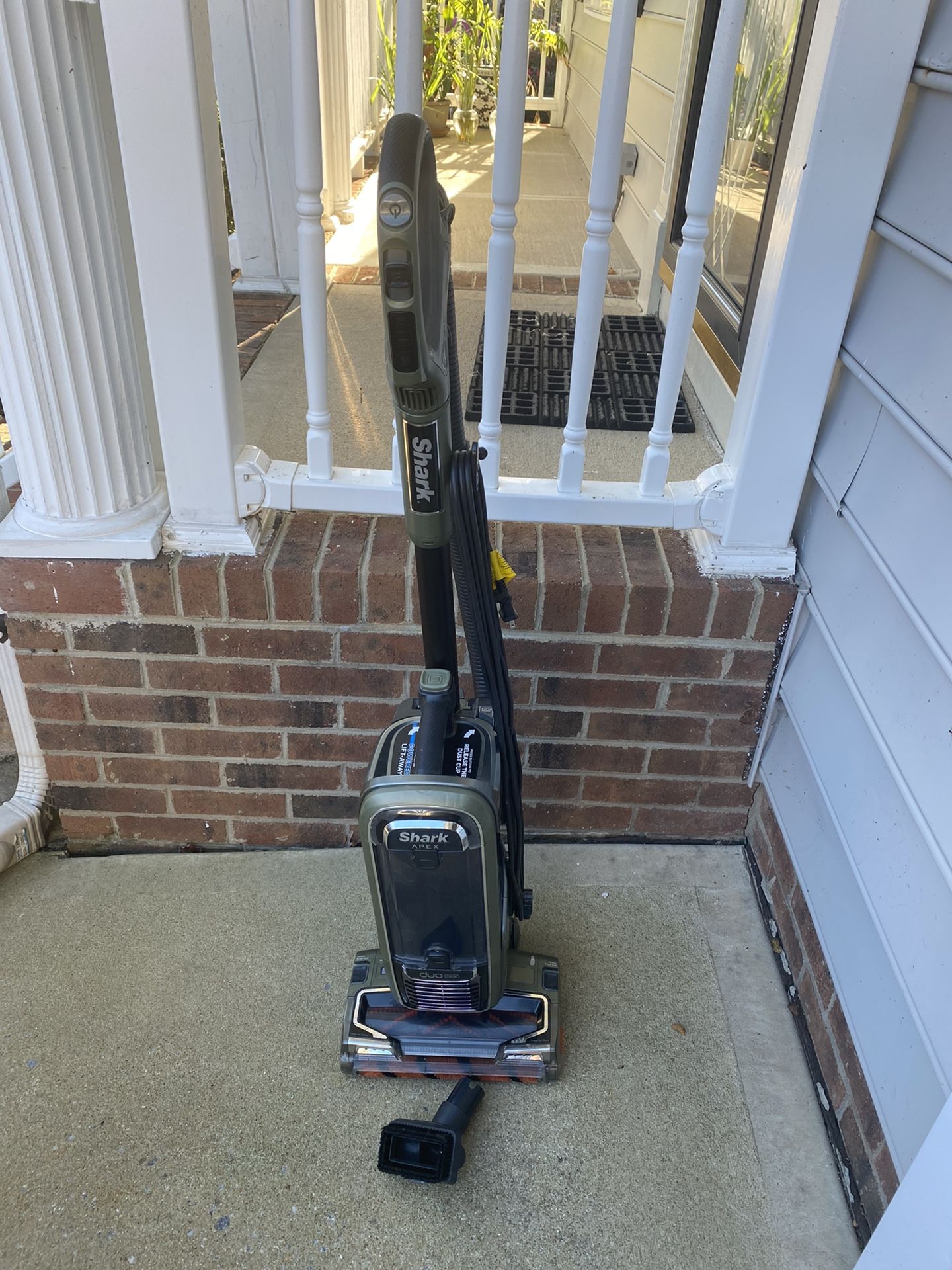 Shark Apex DuoClean LitAway Vacuum Cleaner