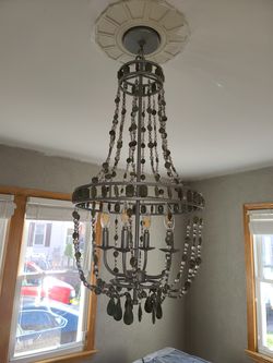 Chandelier In perfect condition just 15$ Thumbnail