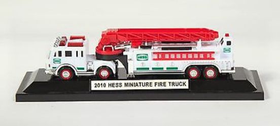 2010 Mini Miniature Hess Fire Truck Brand NEW CASE FRESH