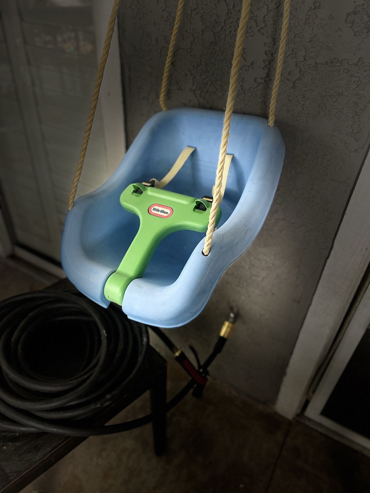 Little Tikes Snug And Secure Swing