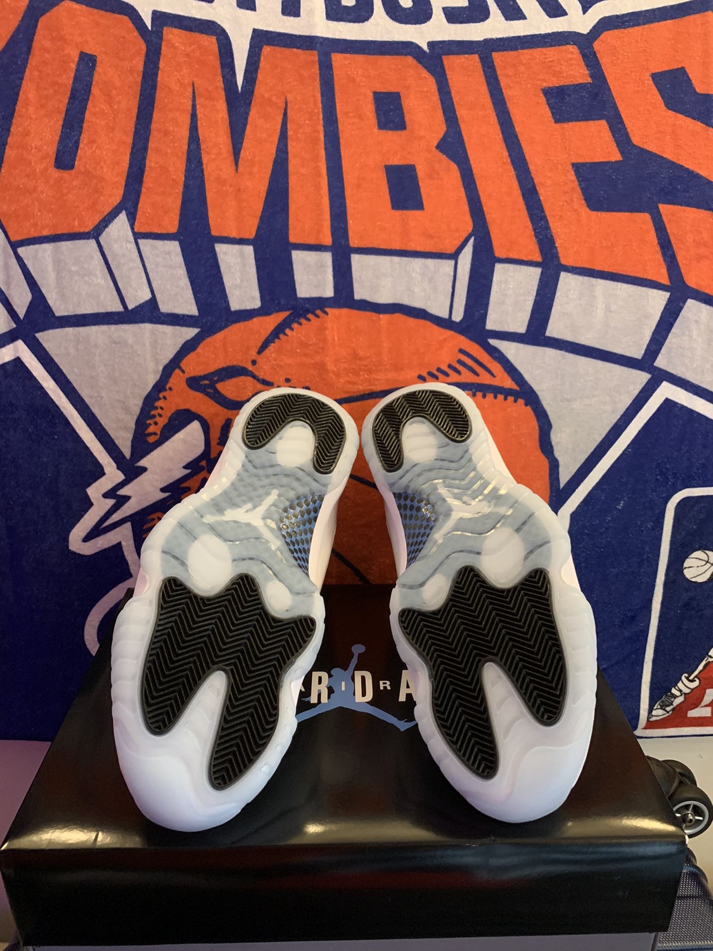 Jordan 11 Low Legend Blue DS