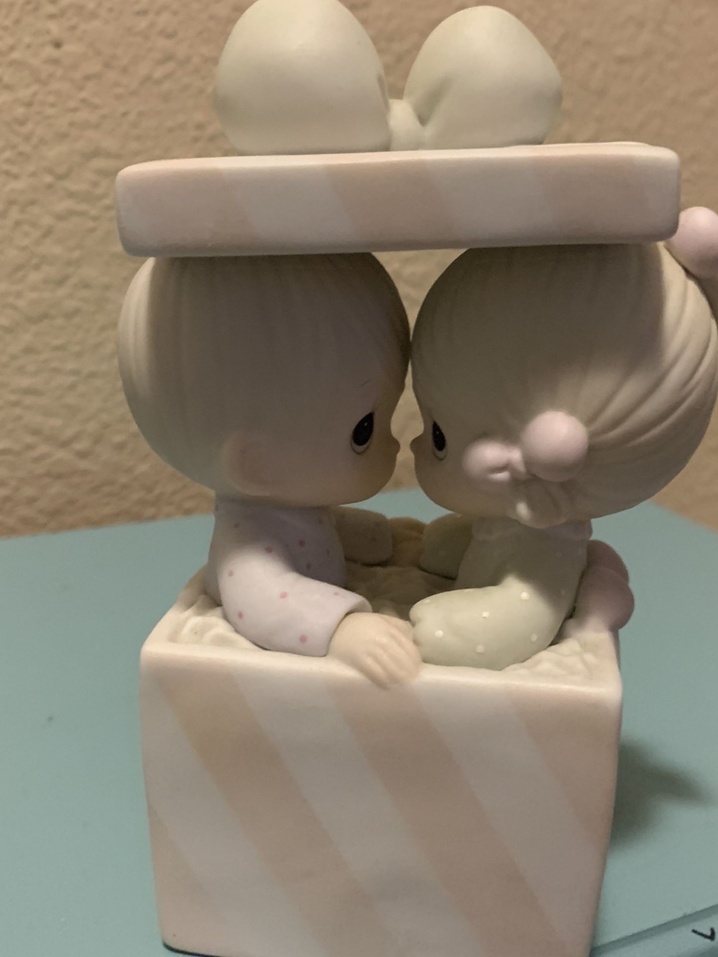 Precious Moments Christmas Music Box 1986