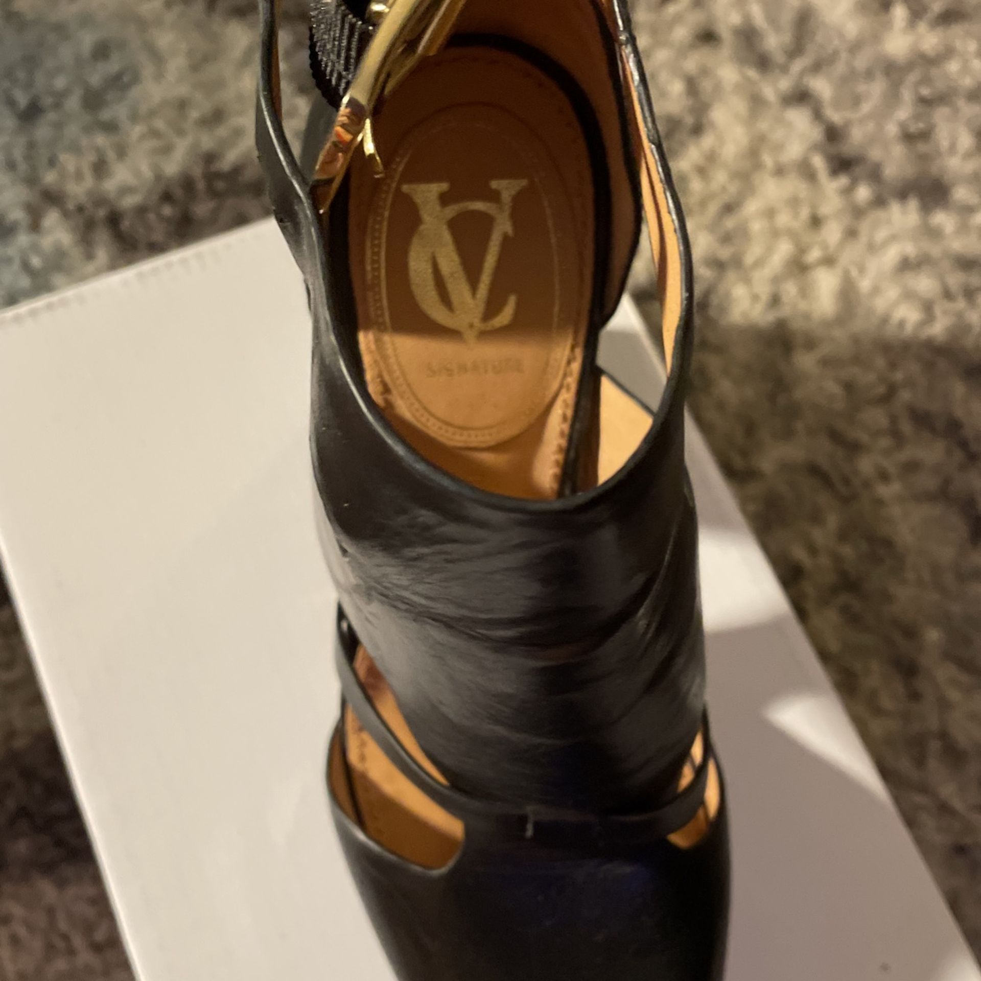 Vince Camuto Booties Size 5