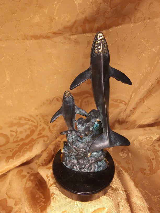 Humpbacks Whale and Baby Art Sculpture with Solid Brass with Classic Bronze Finish S.P.I. GALLERY
6"H 4"W 3"D
Weight: 1.680lbs.
Realistic, colorful ..
