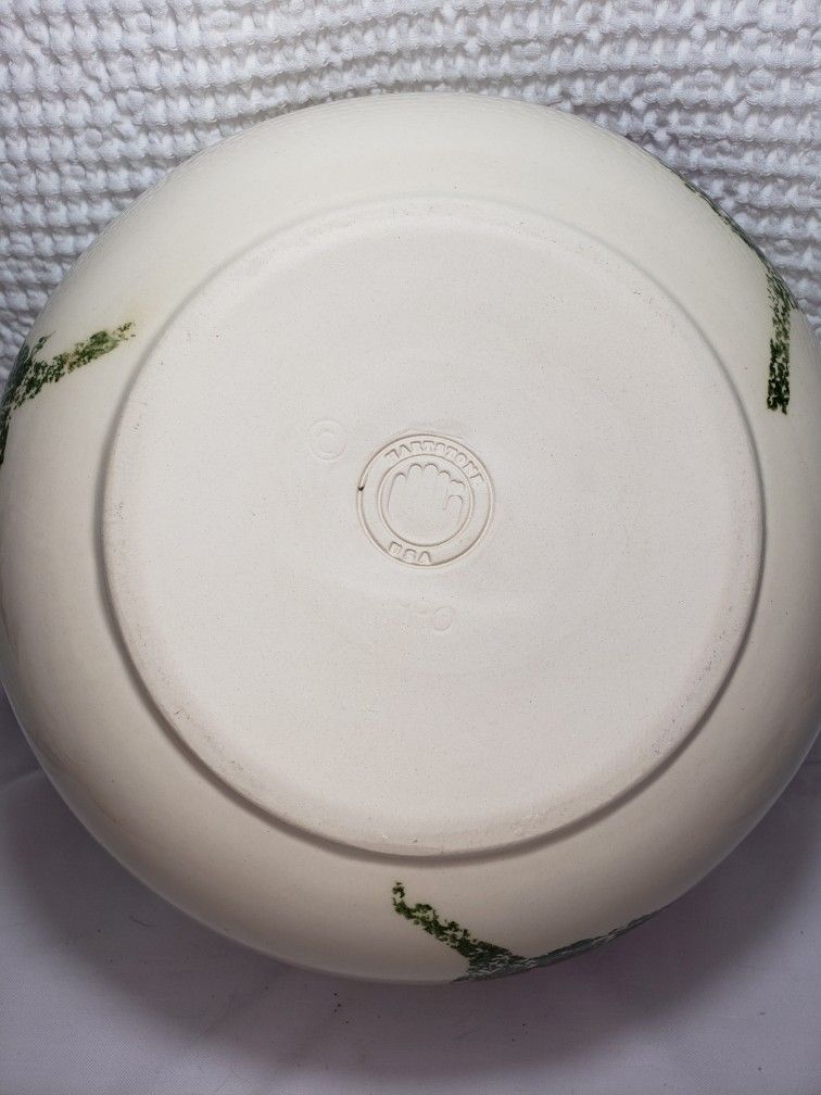 Vintage 1990 Hartstone pottery Tulip mixing/Salad bowl . Very good condition. Bowl measures 6"T X 13" W . Smoke free home. No chips or crazing.