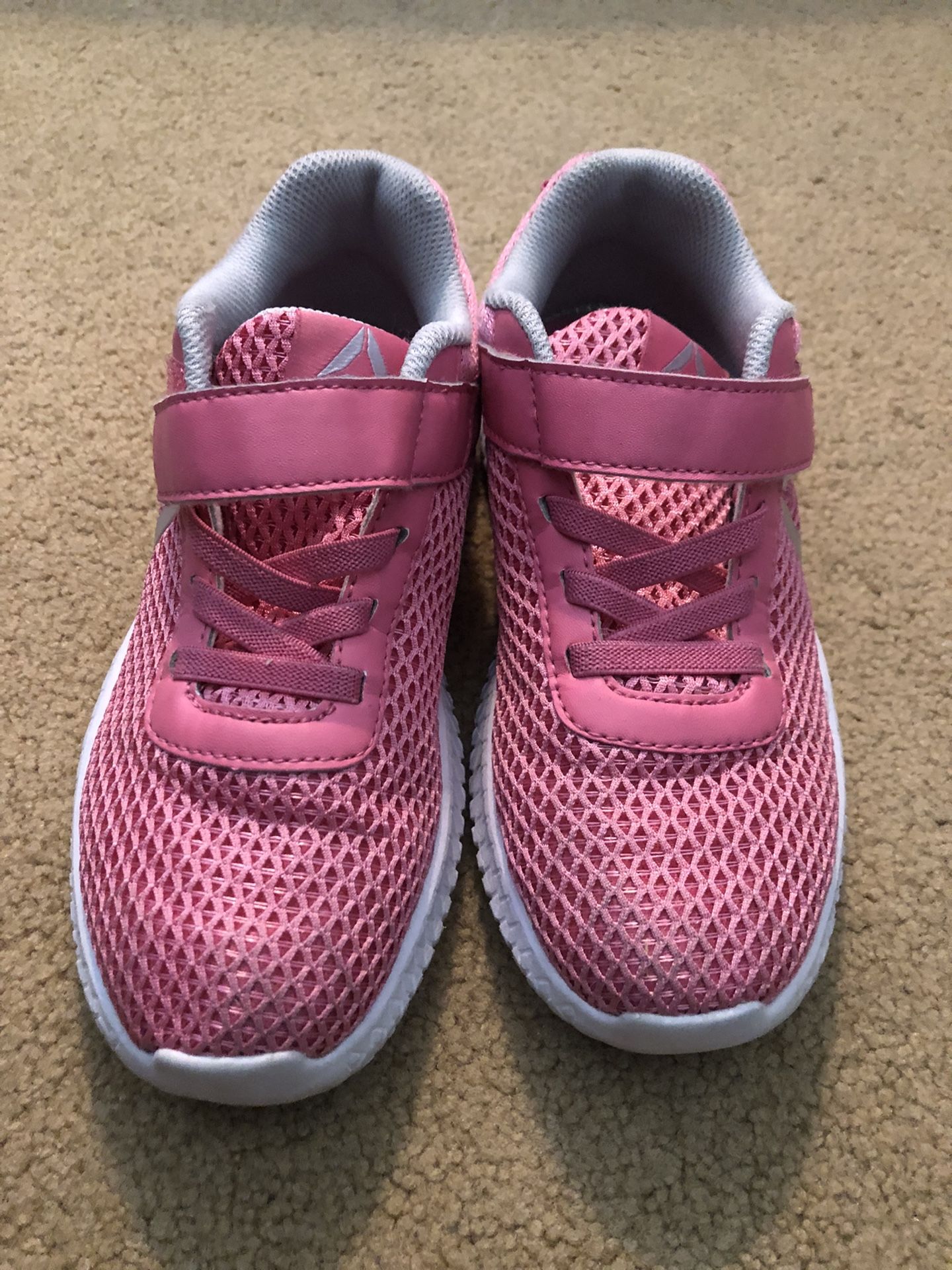 Girl’s Reebok Shoes Size US 1 1/2