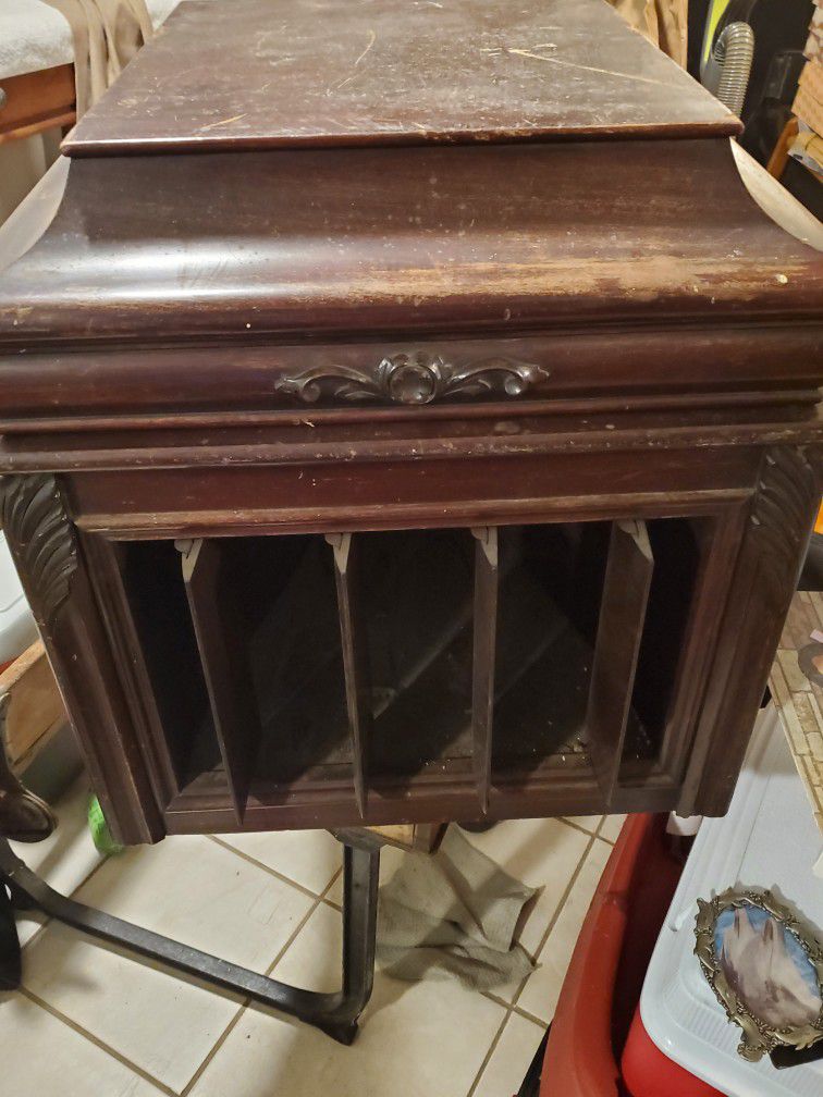 Antique Wind Up Record Player 