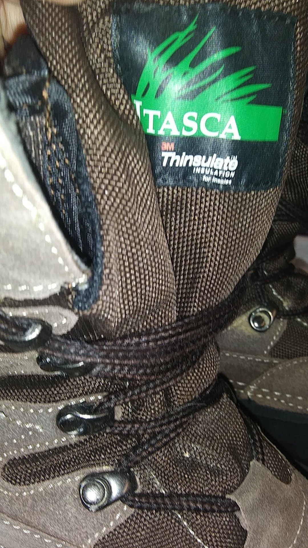 (SIZE 9) Itasca boots in gently worn condition, Style - Grand Forks lace up with Thinsulate in brown suede - black rubber upper