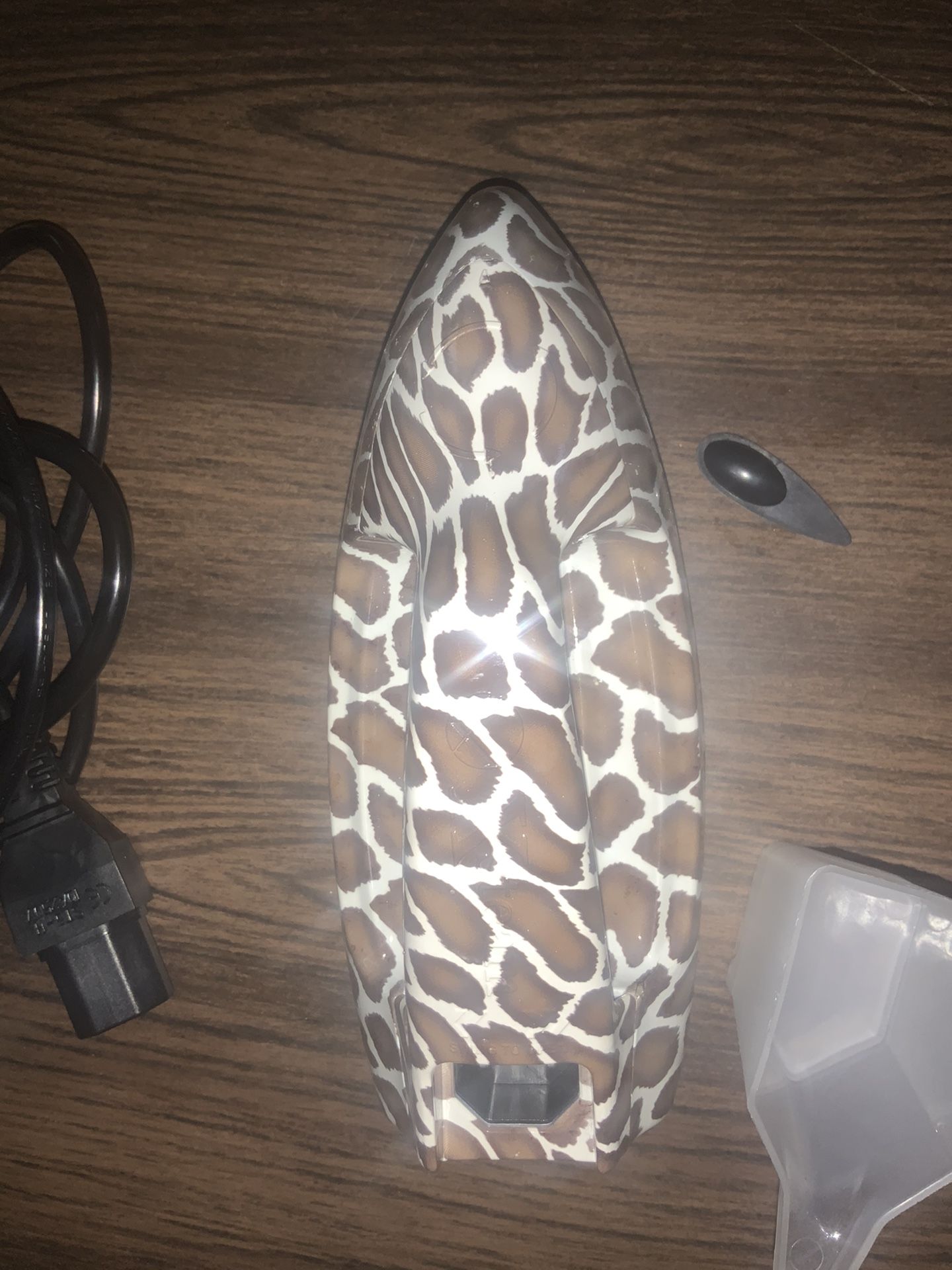 Small Steam Iron ( Fully Functional And In Great Condition)