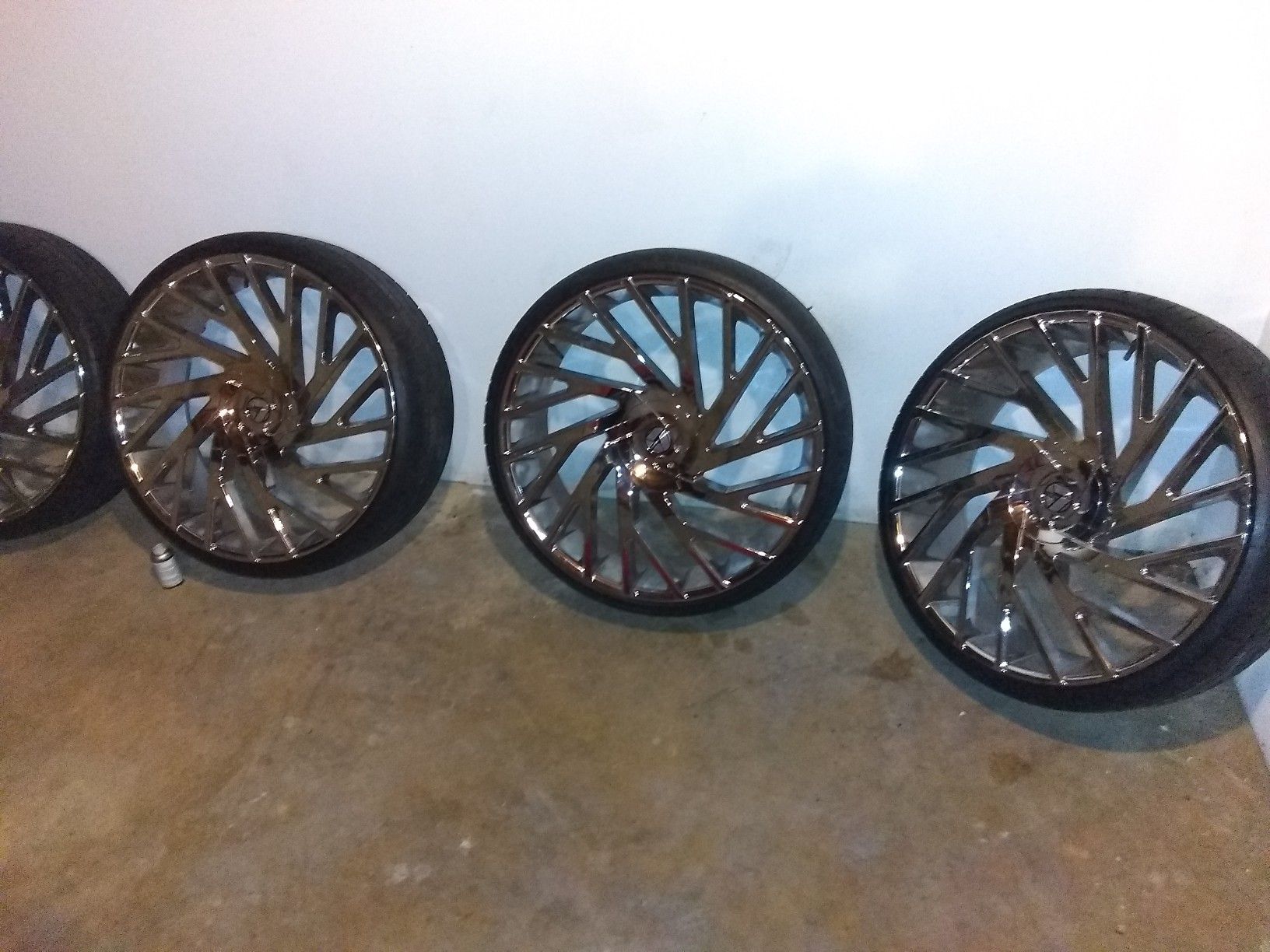 26" inch all chrome azara 505 Rims and tires