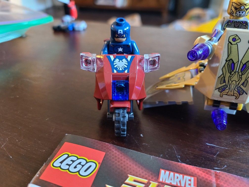 6865 LEGO Avengers Captain America's Avenging Cycle
: Complete With Figs, Vehicles, Comic, Manual And Spare Pieces