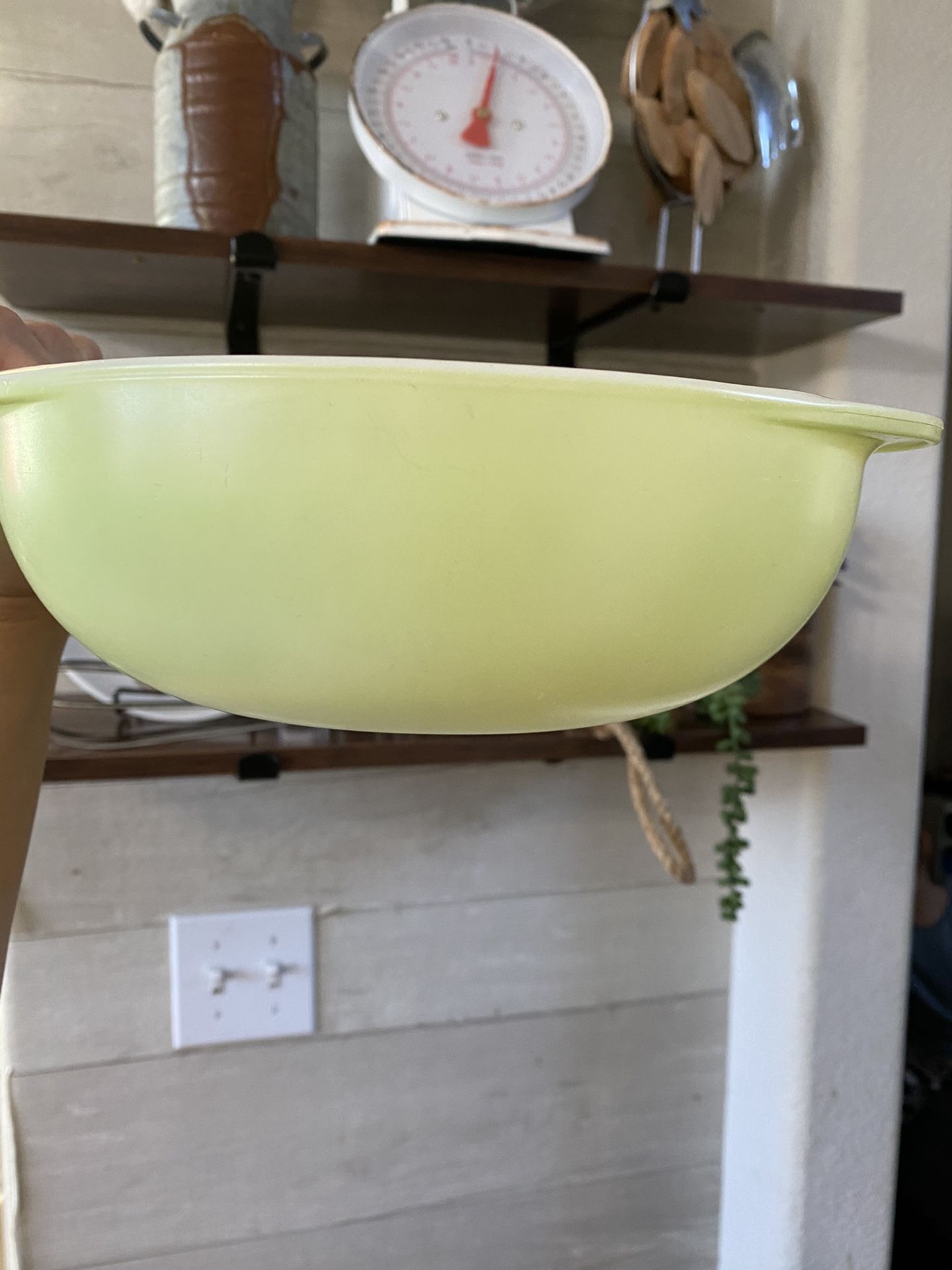 Vintage Pyrex 024 lime green bowl