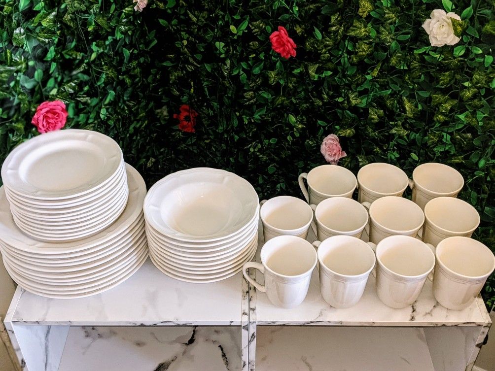 43 Piece Dinnerware Set for Sale in Columbus, OH OfferUp