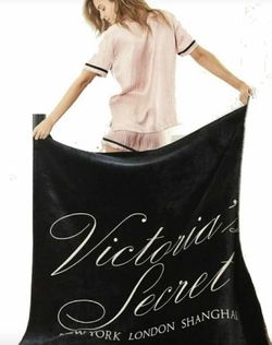 Victoria’s Secret Sherpa blanket Thumbnail
