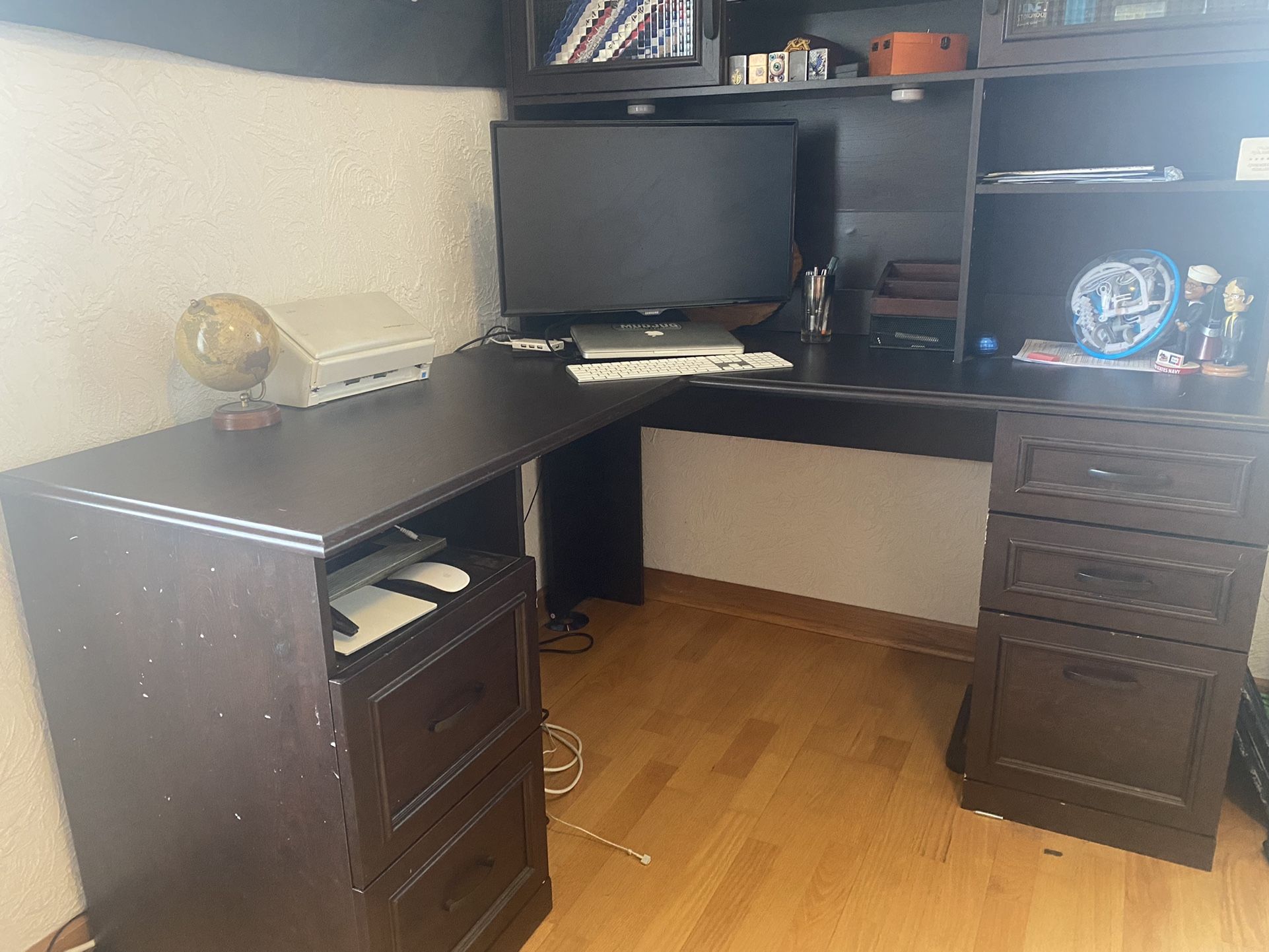 L Shaped Desk With Hutch And Chair