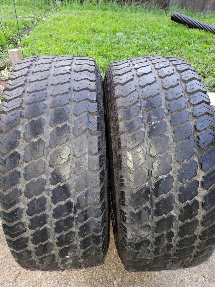 2 Radial A/T stampede 33x12.50 R15LT