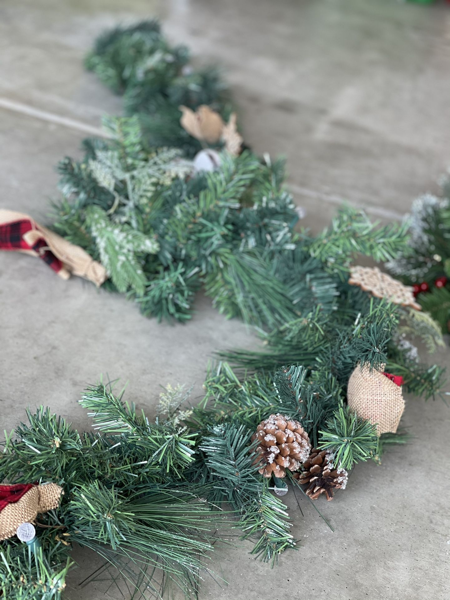 Pre-lit Garland and Centerpiece