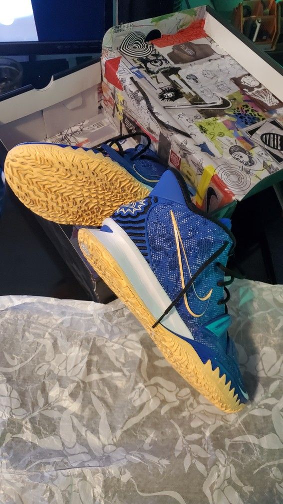 Kyrie 7