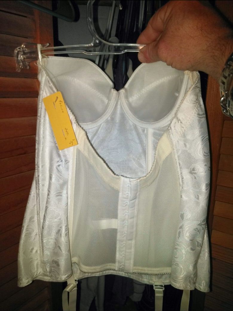I have a Mon Cheri size 4 wedding dress
