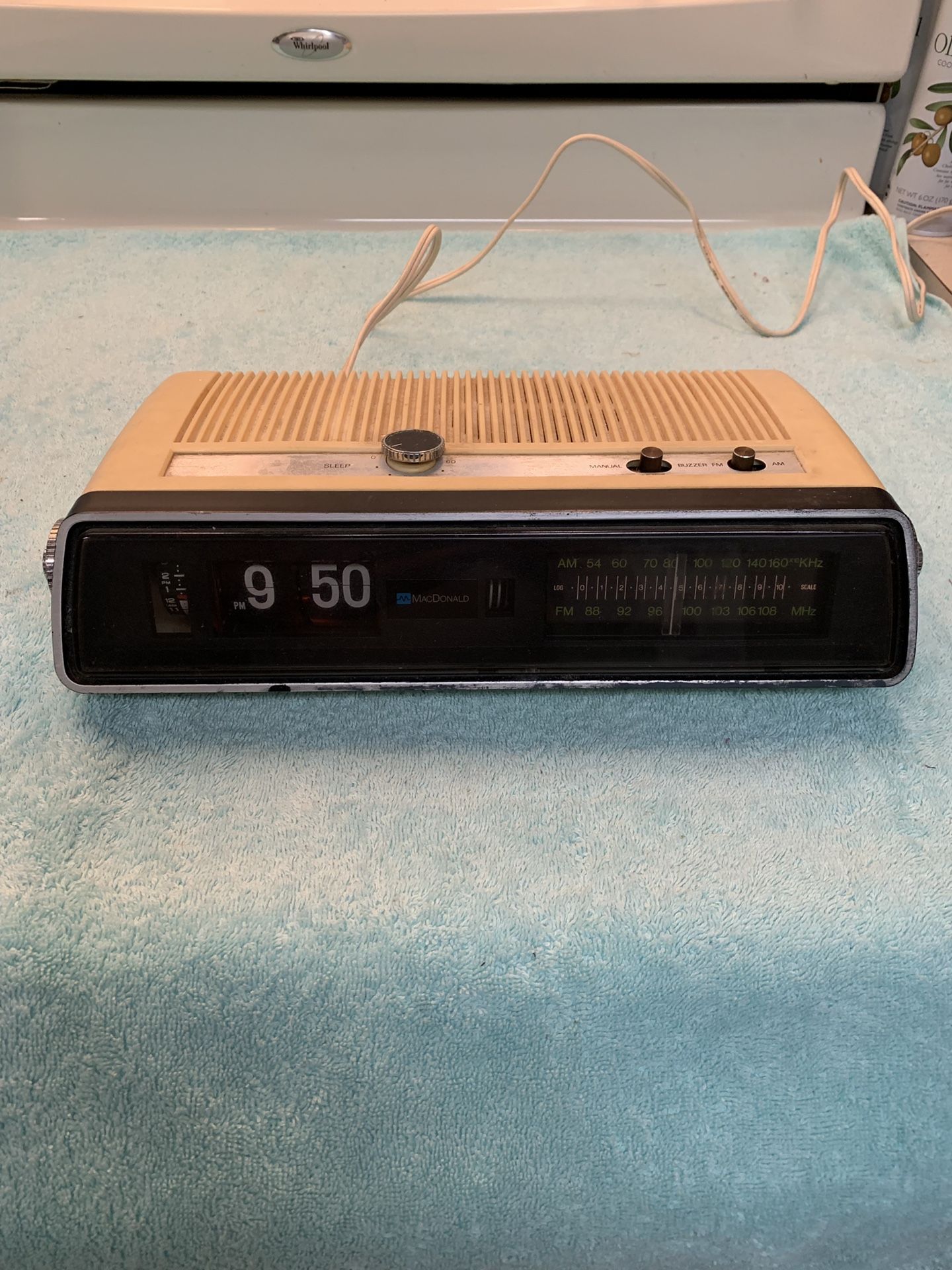 Vintage clock AM/FM radio alarm works great old flip numbers