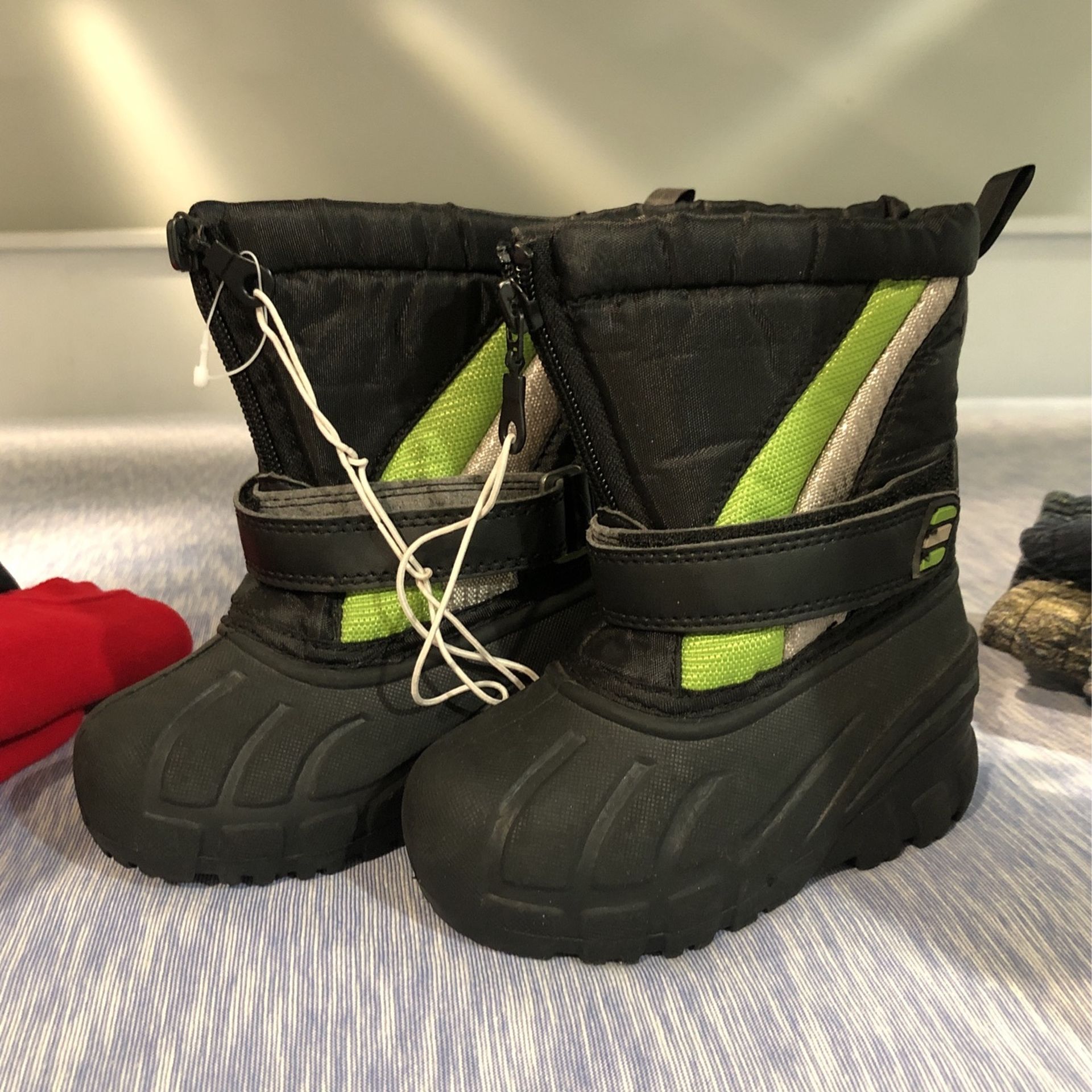 New Toddler Snow Boots Size 6
