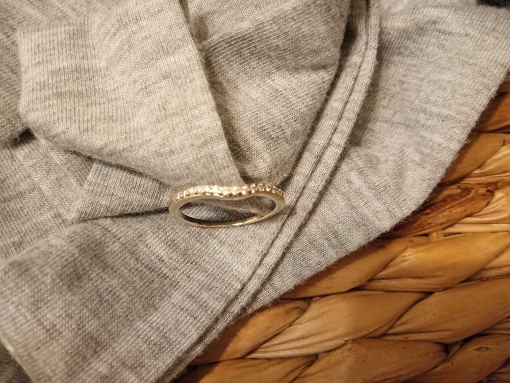 Shane Co.
Diamond Contour Wedding Band