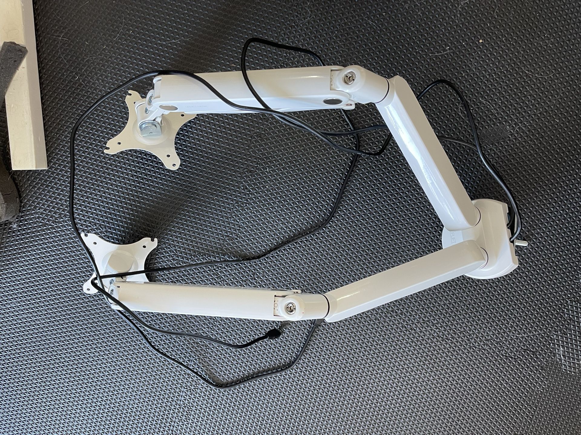 Dual Monitor Stand With Dual USB 3.0 Ports (Uplift Crestview)