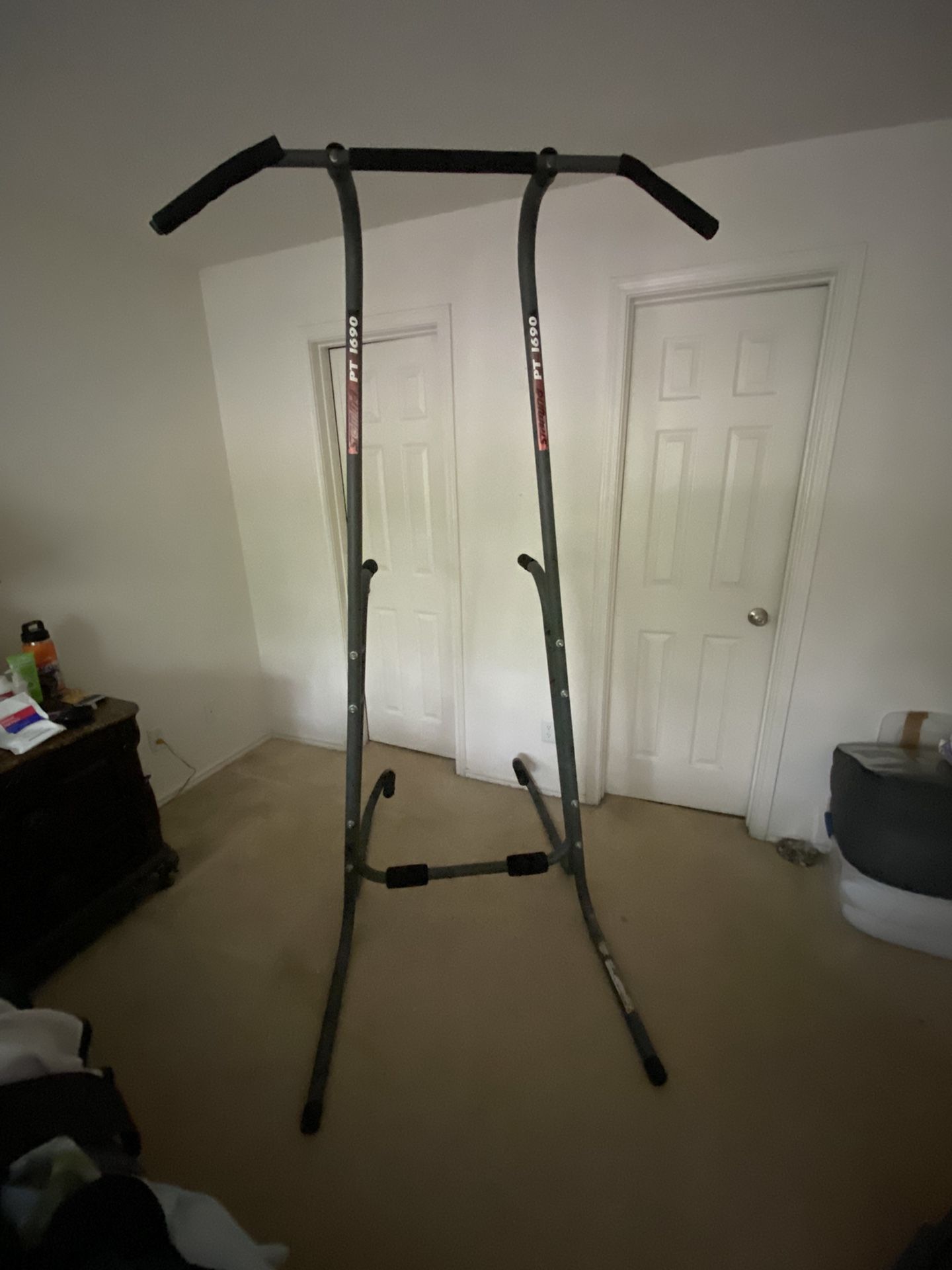 Pull Up Bar